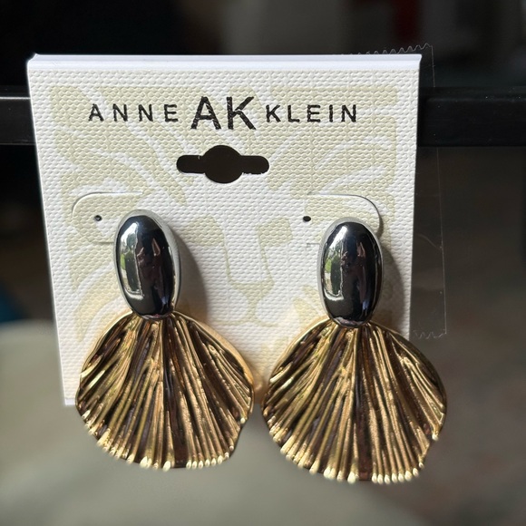 Anne Klein Metallic Shell Earrings - Picture 1 of 2